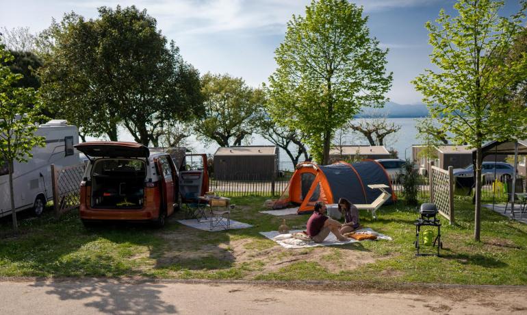 laquercia en camping-offer-lake-garda-with-large-pitches-and-services-for-campers 019